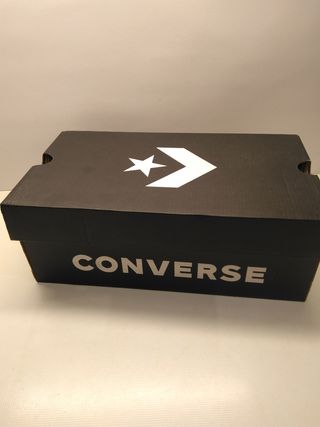 Caja vacía, zapatillas Converse de segunda mano por 6 EUR en Madrid en  WALLAPOP