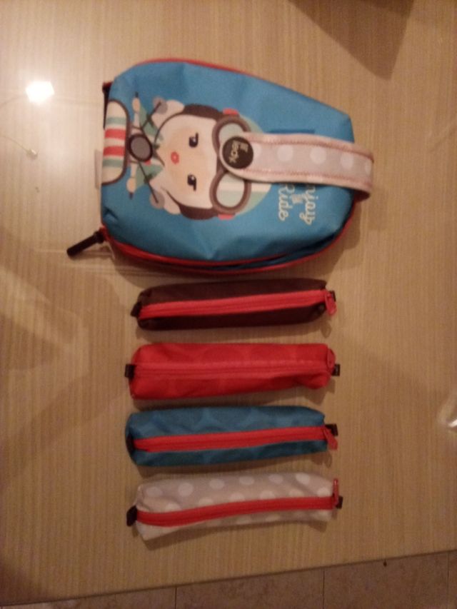 Bolsa de aseo+estuches