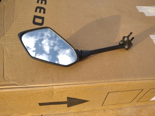 Retrovisor derecho Moto