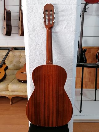 Guitarra española Admira modelo infante de segunda mano por 75 EUR en Elche  en WALLAPOP