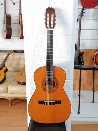 Guitarra española Admira modelo infante de segunda mano por 75 EUR en Elche  en WALLAPOP