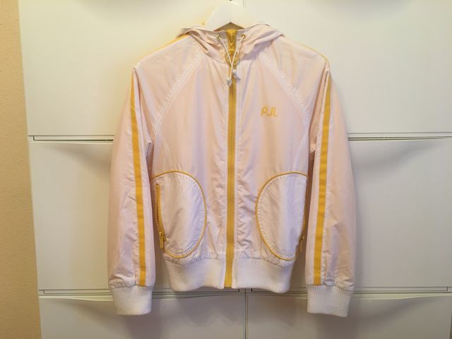 Sudadera blanca de chica, de Pepe Jeans, talla M.
