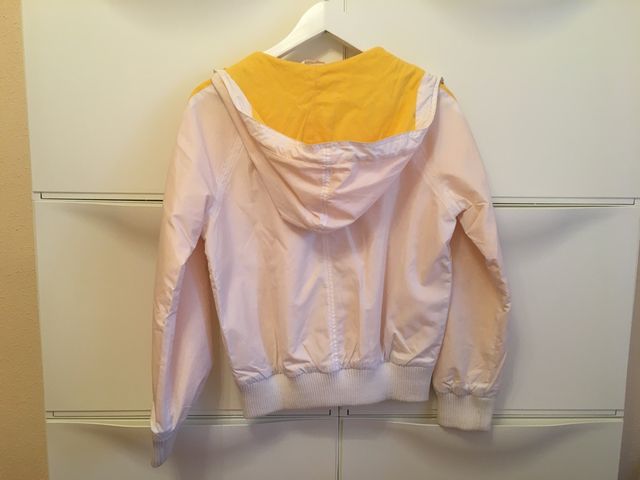 Sudadera blanca de chica, de Pepe Jeans, talla M.
