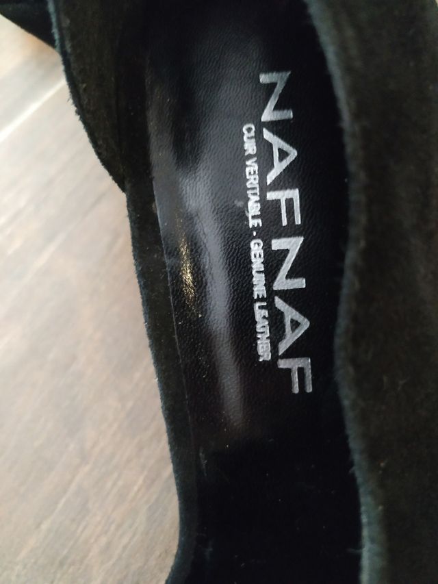 Zapatos de tacón piel negros. Marca Naf Naf. 39