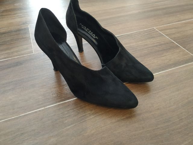 Zapatos de tacón piel negros. Marca Naf Naf. 39