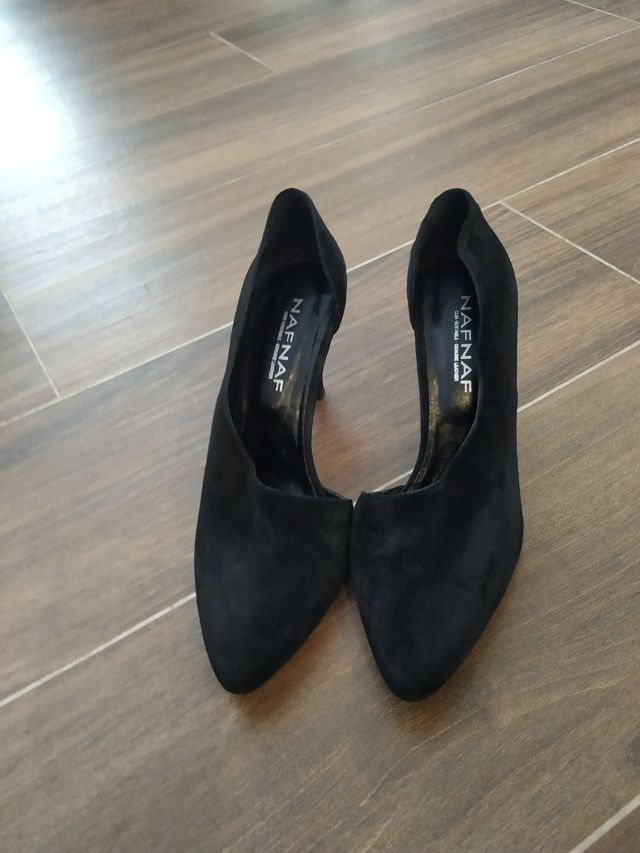 Zapatos de tacón piel negros. Marca Naf Naf. 39