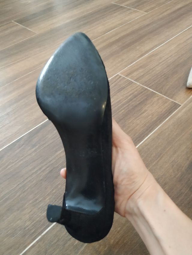 Zapatos de tacón piel negros. Marca Naf Naf. 39