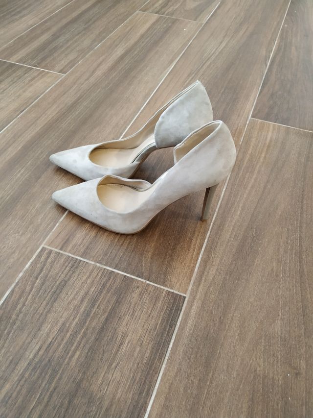 Zapatos de tacón de ante, piel. Color beige. 38