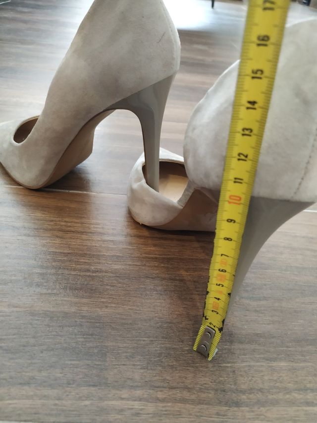 Zapatos de tacón de ante, piel. Color beige. 38