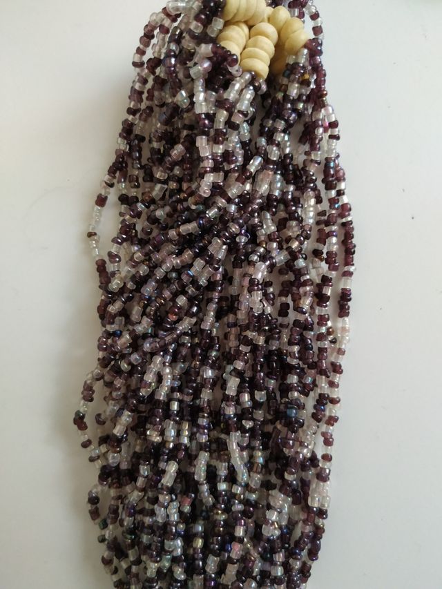 Collar gargantilla Morado y blanco.