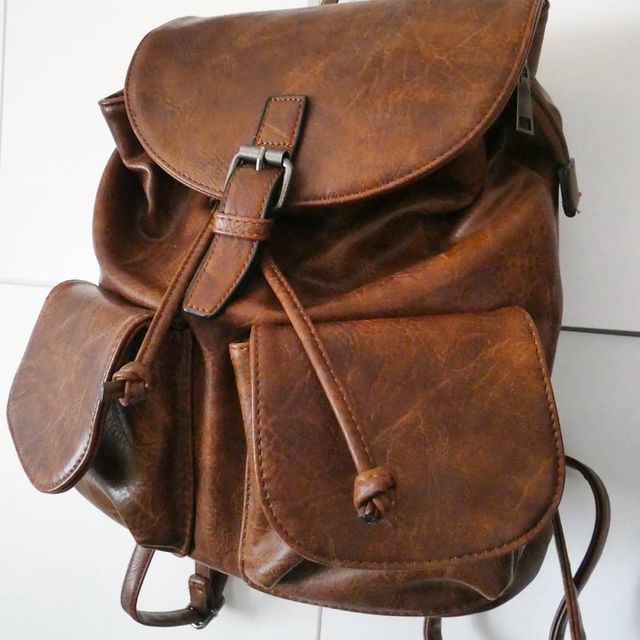 Mochila color cuero nueva 