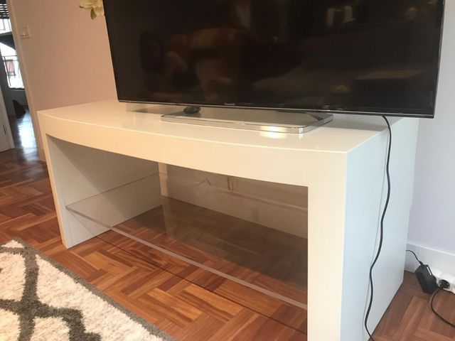 Mueble blanco para tv en perfectas condiciones de segunda mano por 80