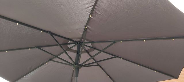 Sombrilla parasol 3 m diametro luces led solares de segunda mano por 75