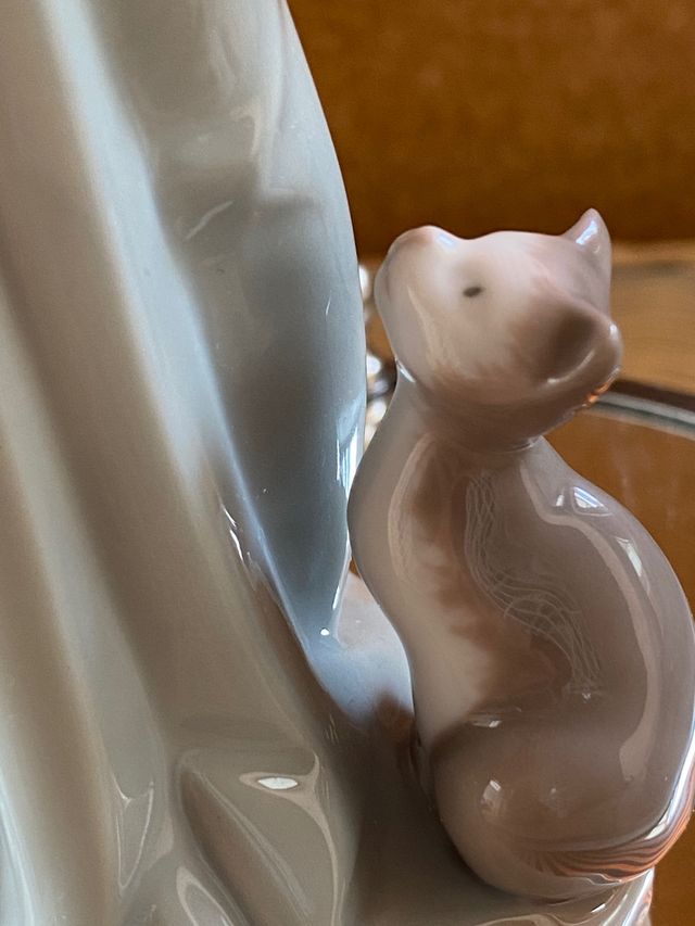 Figura de Lladró - Niña amante de los gatitos
