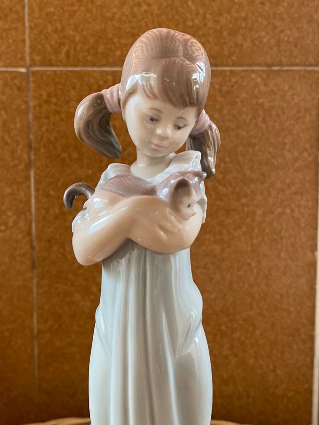 Figura de Lladró - Niña amante de los gatitos