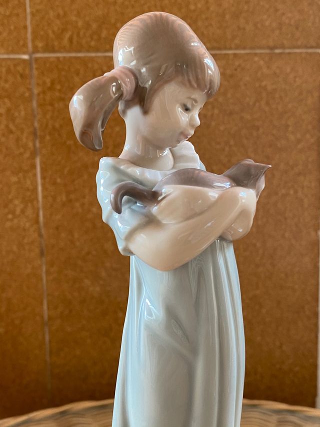 Figura de Lladró - Niña amante de los gatitos