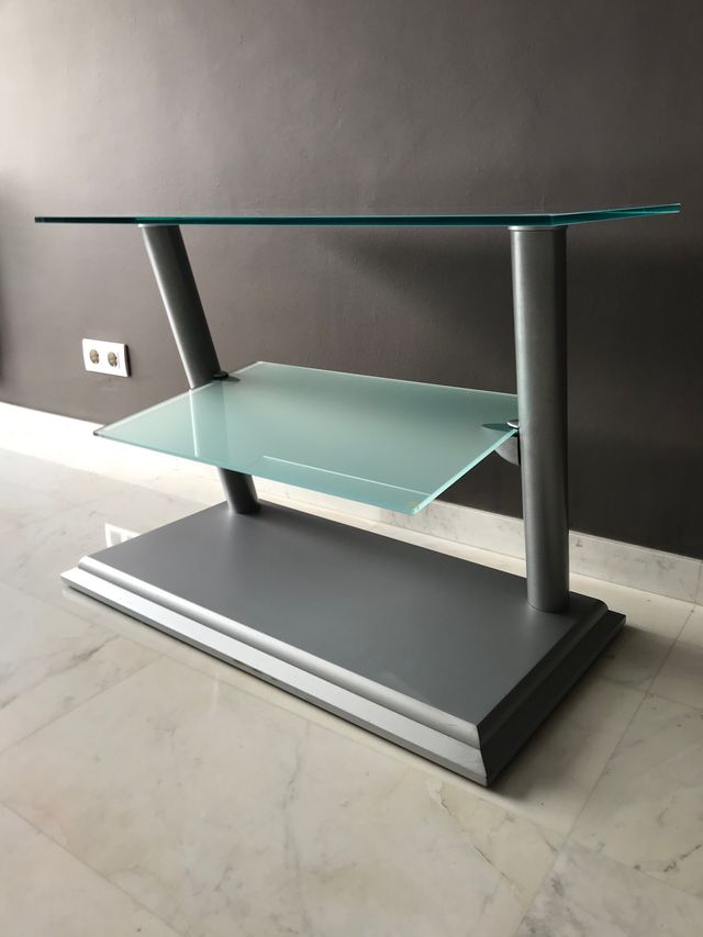 Mueble con estanteria de cristal