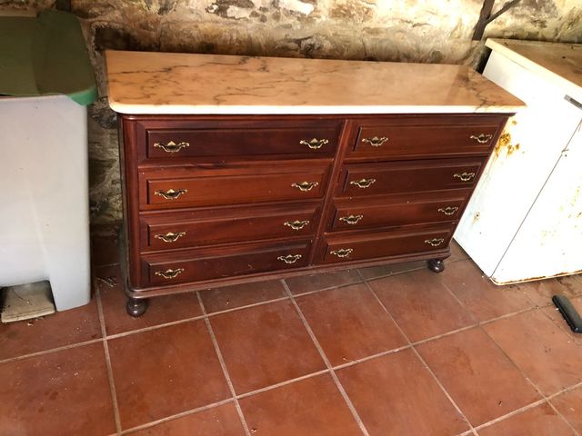 Aparador Madera Caoba y Marmol de segunda mano por 550 € en Santiago de