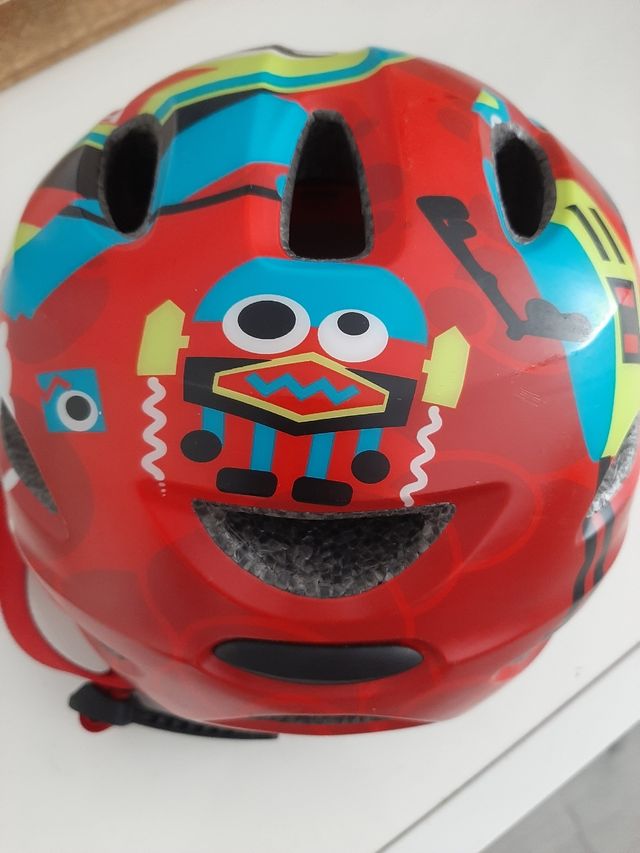 casco para bicicleta o patín para niño/a