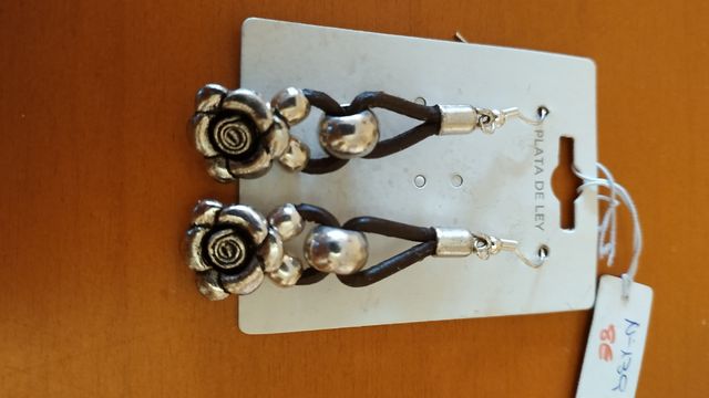 Pendientes cuero y zamak