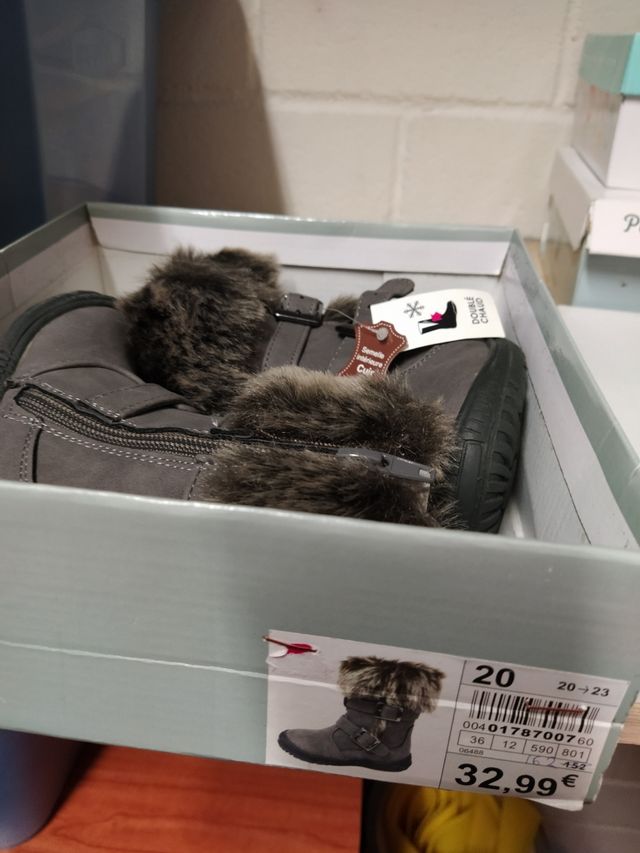 sin estrenar preciosas botas niña