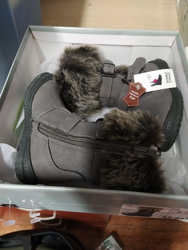 sin estrenar preciosas botas niña