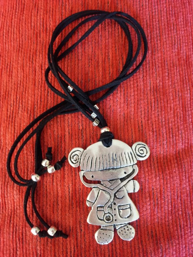 Colgante muñeca zamak