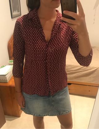 Blusa burdeos Stradivarius de segunda mano por 4 € en Madrid Blusa burdeos Stradivarius de segunda mano por 4 € en Madrid