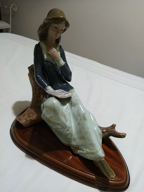 Figura de porcelana Tengra.