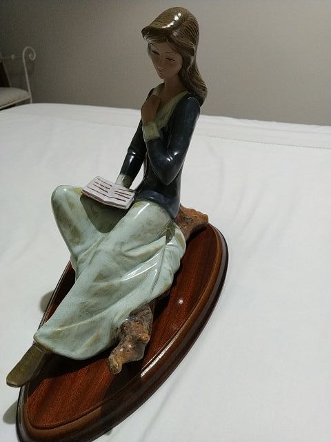 Figura de porcelana Tengra.