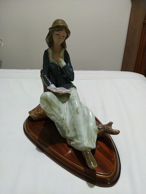 Figura de porcelana Tengra.