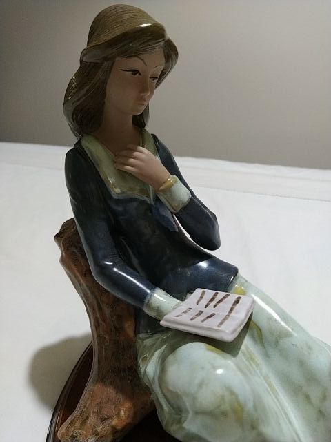 Figura de porcelana Tengra.