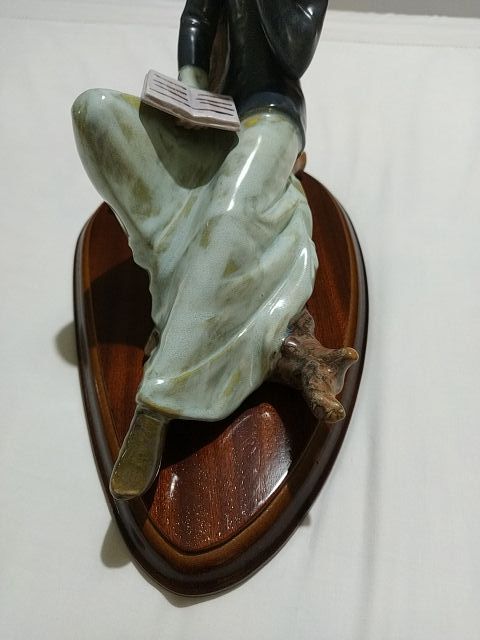 Figura de porcelana Tengra.