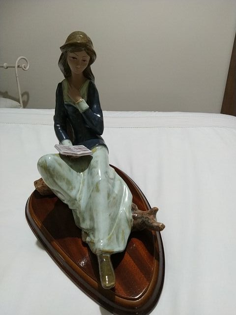 Figura de porcelana Tengra.