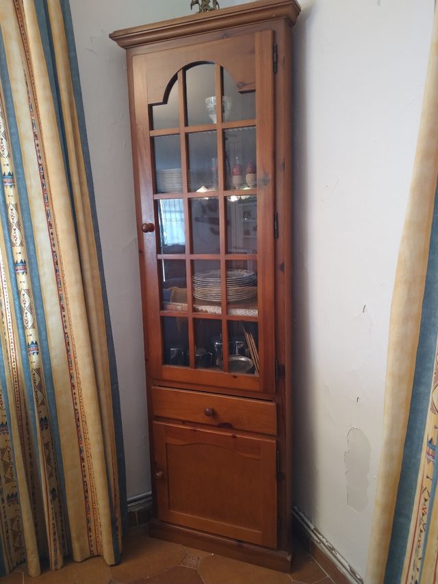 Mueble rinconera con vitrina de segunda mano por 150 € en Serracines en