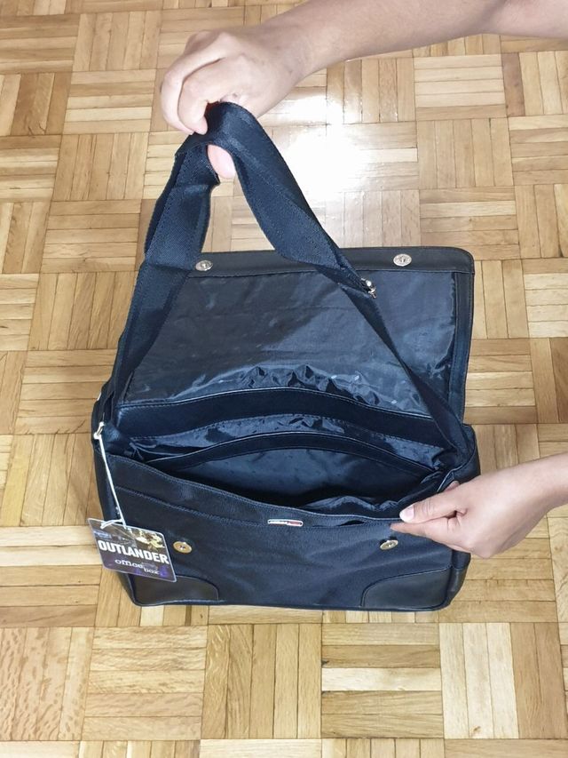 BORSA A TRACOLLA NERA NUOVA CON ETICHETTA