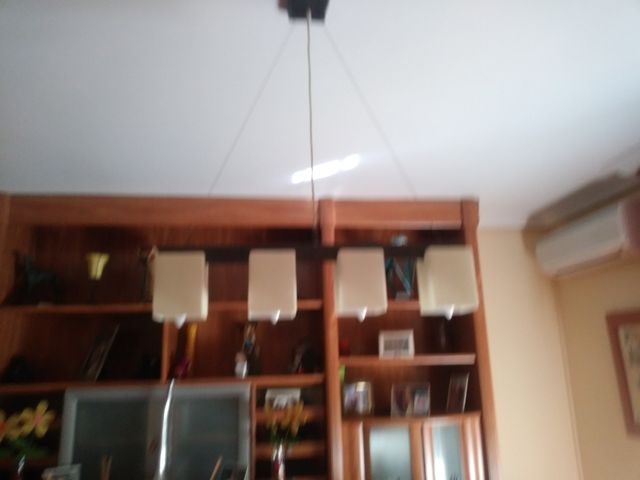 la lampara esta en perfecto estado, se regalan dos