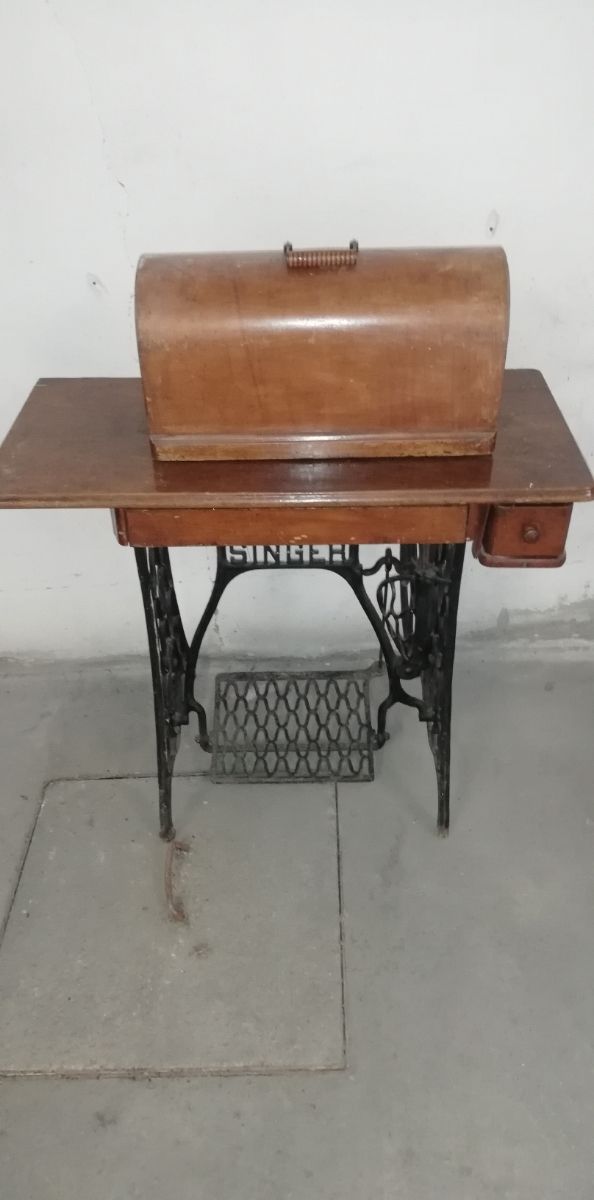 Máquina de coser Singer antigua  