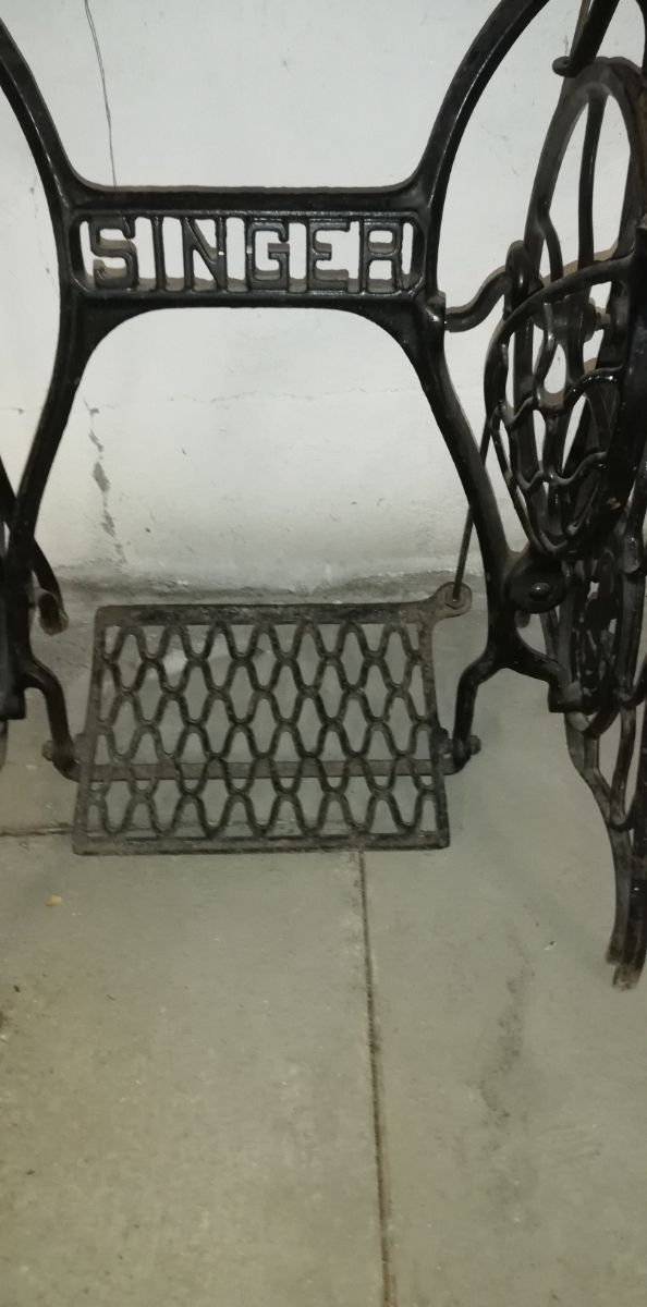 Máquina de coser Singer antigua  