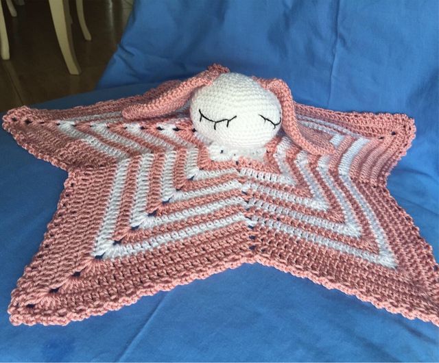 Manta de apego conejita Amigurumis 
