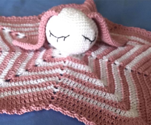 Manta de apego conejita Amigurumis 