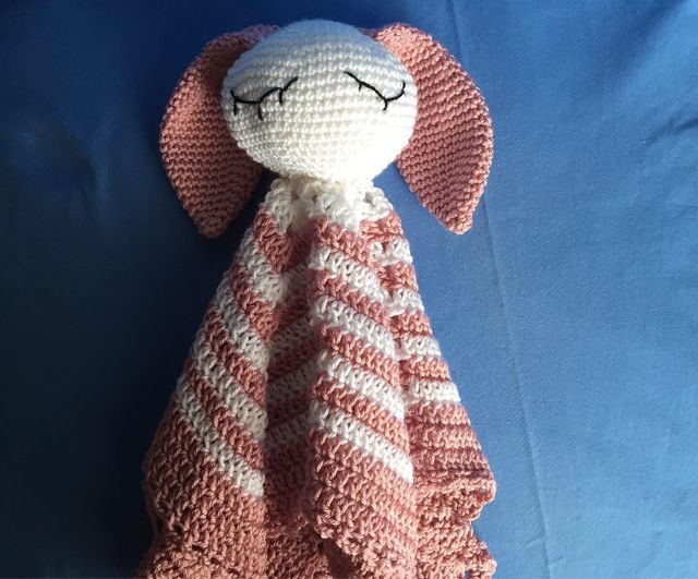 Manta de apego conejita Amigurumis 