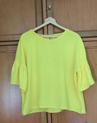 Blusa Stradivarius de segunda mano en Madrid en WALLAPOP Blusa burdeos Stradivarius de segunda mano por 4 € en Madrid