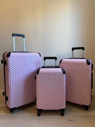 CONJUNTO DE MALETAS\\/ ROSAS de segunda mano por 99 EUR en Cornellà de  Llobregat en WALLAPOP