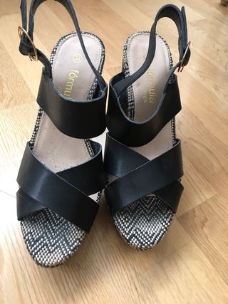 Sandalias Fórmula Joven de segunda mano por 5 EUR en Rivas-Vaciamadrid en  WALLAPOP