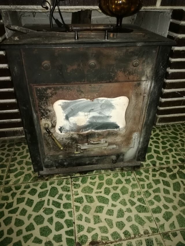 Chimenea de hierro forjado de segunda mano por 80 € en Orihuela en WALLAPOP
