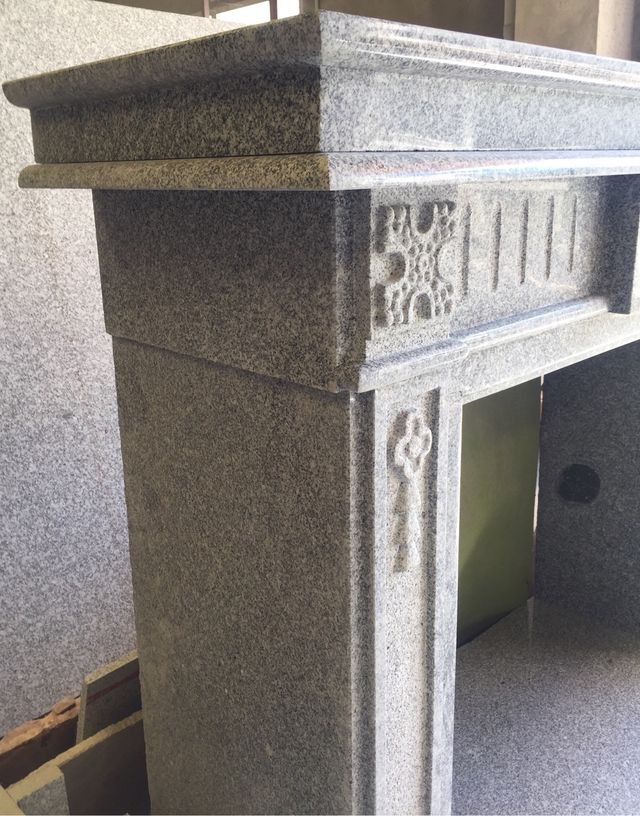 CHIMENEA GRANDE DE GRANITO. de segunda mano por 6.800 € en España en