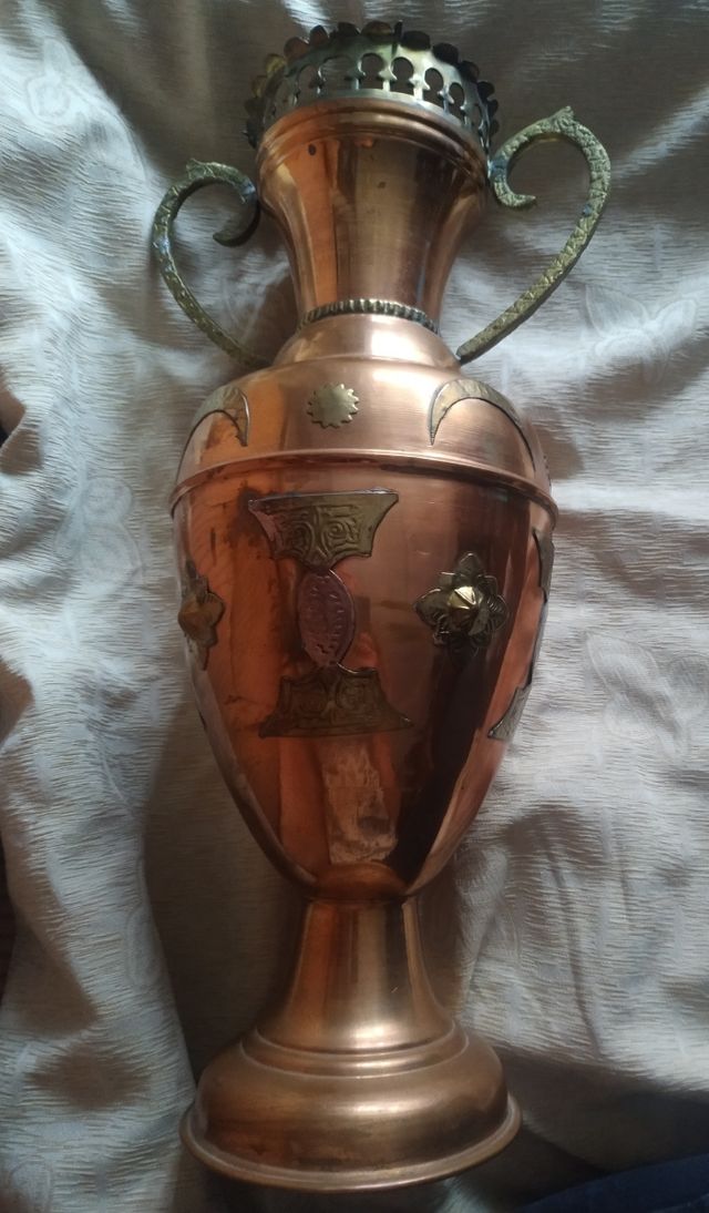 ánfora de cobre y latón antigua