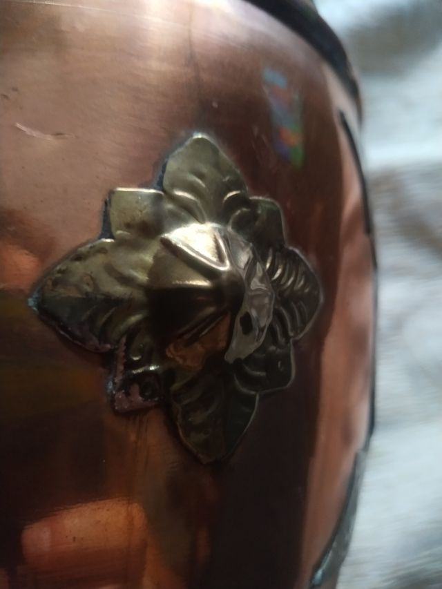 ánfora de cobre y latón antigua