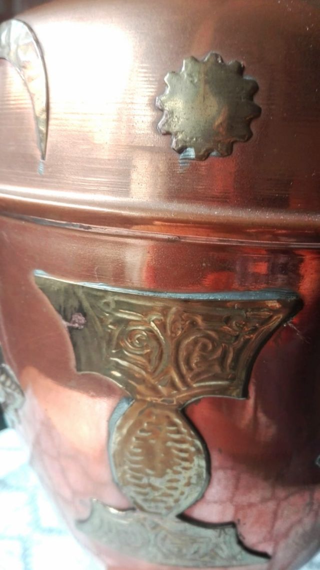 ánfora de cobre y latón antigua